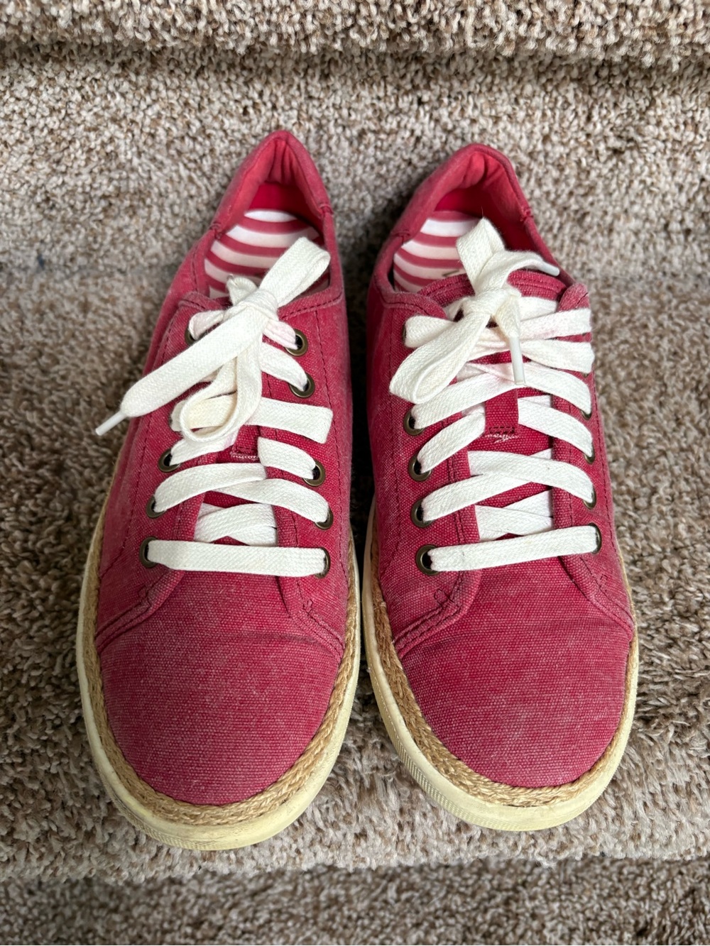 Vionic Women's Red Jean Fabric Sneaker Shoes. - Picture 3 of 14